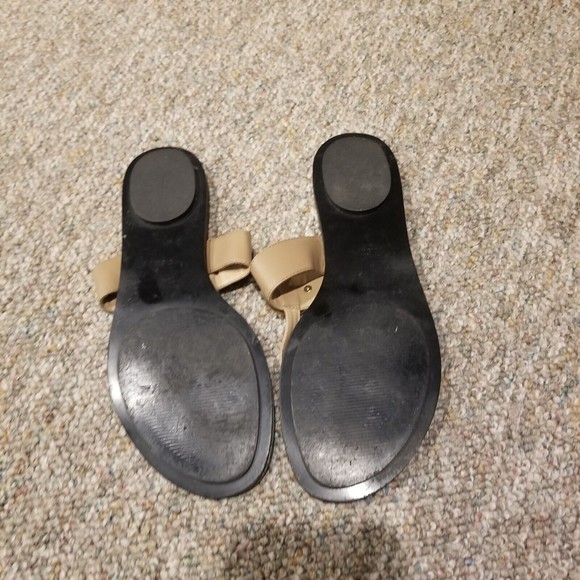 Kellparker Brielle Tan Sandals  Women’s Size 9.5 Gold GG Logo Embellishment Shoe - Picture 9 of 13